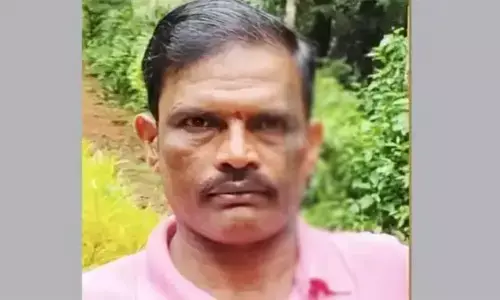 വീട്ടുവളപ്പില്‍ വെച്ചു പാമ്പു കടിച്ചു; ചികിത്സ തേടിയത് അടുത്തുള്ള ആയുര്‍വേദ ക്ലിനിക്കില്‍; വീട്ടിലെത്തി ഛര്‍ദ്ദി തുടങ്ങിയോടെ സ്വകാര്യ ആശുപത്രിയിലേക്ക് കൊണ്ടുപോകവേ യാത്രാമധ്യേ മരണം; രമേഷ് പൂജാരിയുടെ ജീവന്‍ പൊലിഞ്ഞത് ശാസ്ത്രീയ ചികിത്സ തേടാതിരുന്നതോടെ