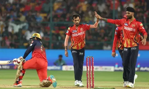 ഒരു ബാറ്ററെങ്കിലും സാമാന്യബോധം ഉപയോഗിച്ചു ബാറ്റു ചെയ്യണമായിരുന്നു;  വിക്കറ്റെടുക്കുന്നതും വിക്കറ്റ് വലിച്ചെറിയുന്നതും തമ്മില്‍ വലിയ വ്യത്യാസമുണ്ട്; പഞ്ചാബ് ബൗളര്‍മാരുടെ മിടുക്കുകൊണ്ടല്ല ആര്‍സിബി തകര്‍ന്നടിഞ്ഞത്; കടുത്ത വിമര്‍ശനവുമായി വീരേന്ദര്‍ സെവാഗ്