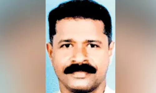ആത്മഹത്യ ചെയ്യാന്‍ കിണറ്റില്‍ ചാടി ലഹരിക്ക് അടിമയായ യുവാവ്; രക്ഷിക്കാനിറങ്ങിയ എസ്‌ഐയുമായി വെള്ളത്തിലേക്കു മുങ്ങി: സാഹസികമായി രക്ഷപ്പെടുത്തി വാകത്താനം ഗ്രേഡ് എസ്‌ഐ