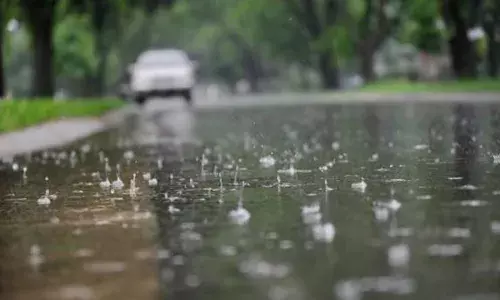 സംസ്ഥാനത്ത് അടുത്ത അഞ്ചുദിവസം കൂടി ശക്തമായ മഴ; ഇടിമിന്നലിനും ശക്തമായ കാറ്റിനും സാധ്യത എന്ന് കേന്ദ്ര കാലാവസ്ഥ മുന്നറിയിപ്പ്