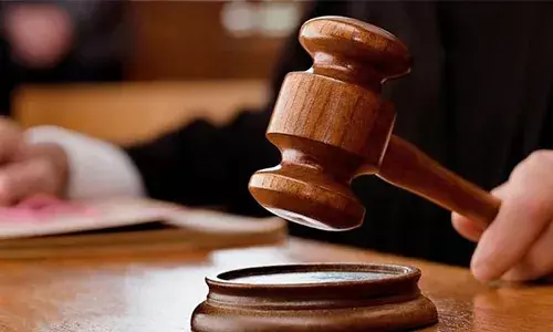 16 കാരനെ തട്ടിക്കൊണ്ട് പോയി പീഡിപ്പിച്ചു; 30 കാരിക്ക് 20 വര്‍ഷം ശിക്ഷ വിധിച്ച് പോക്‌സോ കോടതി; 45000 രൂപ വിഴ