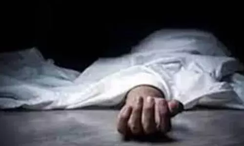 മകളെ സ്ഥിരമായി ഓണ്‍ലൈനില്‍ കണ്ടു; വാട്ട്സ് ആപ്പ് ഡിലിറ്റ് ചെയ്യാന്‍ അമ്മയുടെ താക്കീത്; തലശ്ശേരിയില്‍ 14 വയസുകാരി തൂങ്ങി മരിച്ചു