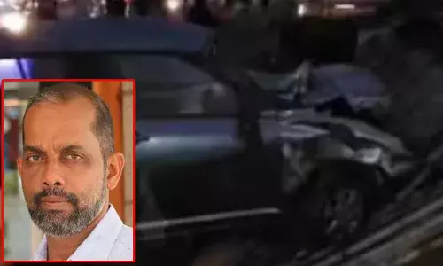 കാറിടിച്ച് ബൈക്ക് യാത്രികന്‍ മരിച്ചു; ഉമ്മന്‍ ചാണ്ടിയുടെ പേഴ്‌സണല്‍ സ്റ്റാഫംഗം ആയിരുന്ന ടെനി ജോപ്പന്‍ കസ്റ്റഡിയില്‍; മദ്യലഹരിയില്‍ ആയിരുന്ന ജോപ്പന് എതിരെ നരഹത്യക്ക് കേസ്