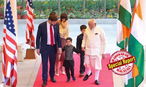 ഈ വര്‍ഷാവസാനം ട്രംപിന്റെ സന്ദര്‍ശനത്തിനായി ഞാന്‍ ഉറ്റുനോക്കുന്നു: ജെ ഡി വാന്‍സിനെ യുഎസ് പ്രസിഡന്റിനുള്ള ആശംസകള്‍ അറിയിച്ച് മോദി; ഇന്ത്യ-യുഎസ് വ്യാപാര കരാര്‍ ചര്‍ച്ചകളില്‍ പുരോഗതി; യുഎസ് വൈസ് പ്രസിഡന്റിനും കുടുംബത്തിനും അത്താഴവിരുന്ന്; കുട്ടികള്‍ക്ക് മയില്‍പ്പീലി സമ്മാനിച്ച് മോദി