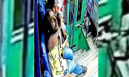 ബസ് യാത്രയ്ക്കിടെ സഹയാത്രികന്റെ കഴുത്ത് ഞെരിച്ചു; മൊബൈലും പണവും കവര്‍ന്ന ശേഷം ബസില്‍ നിന്നും പുറത്തേക്ക് തള്ളിയിട്ടു: അക്രമിക്കായി അന്വേഷണം