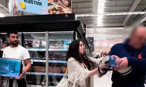 ആട്ടിറച്ചിക്കെതിരെ പ്രതിഷേധവുമായി സസ്യാഹാര പ്രചാരകര്‍; പ്രതിഷേധം ബ്രിട്ടനിലെ സൂപ്പര്‍മാര്‍ക്കറ്റില്‍