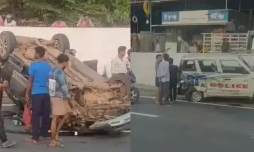 കാർ നിയന്ത്രണം വിട്ട് പോലീസ് ജീപ്പിലിടിച്ചു; വാഹനം തലകീഴായി മറിഞ്ഞു; രണ്ട് പോലീസുകാർക്കും രണ്ട് യാത്രക്കാർക്കും പരിക്ക്; സംഭവം കോഴിക്കോട്