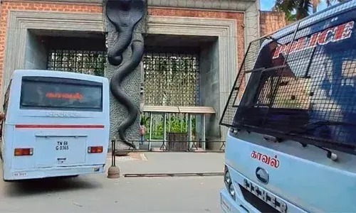 വിദ്യാര്‍ഥിയെ ലൈംഗികമായി പീഡിപ്പിച്ചെന്ന പരാതി മറച്ചുവച്ചു; സദ്ഗുരുവിന്റെ ഇഷ ഫൗണ്ടേഷന്‍ ജീവനക്കാര്‍ക്കെതിരെ കേസ്