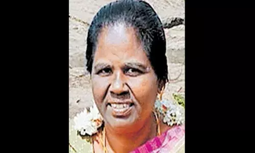 മസിനഗുഡിയില്‍ സ്‌കൂട്ടറില്‍ സഞ്ചരിച്ച ദമ്പതികള്‍ക്ക് നേരെ കാട്ടാനയുടെ ആക്രമണം;  ഗുരുതര പരിക്കേറ്റ സ്ത്രീ മരിച്ചു