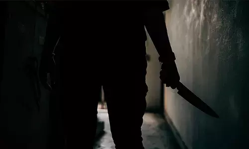 ഭാര്യയെ കുറിച്ച് മോശമായി സംസാരിച്ചു; പിതാവിനെ കുത്തിക്കൊന്ന് യുവാവ്; 29 കാരനായ യുവാവിനെ പോലീസ് അറസ്റ്റ് ചെയ്തു