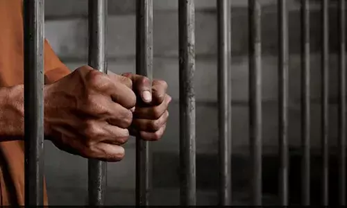 സ്‌കൂള്‍ കുട്ടികളുടെ മുന്നിലിട്ട് ഓട്ടോ ഡ്രൈവറെ കുത്തിക്കൊന്ന സംഭവം; പ്രതിക്ക് ജീവപര്യന്തം തടവും പിഴയും