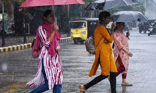 മാനം വീണ്ടും ഇരുളുന്നു...; സംസ്ഥാനത്ത് ശക്തമായ മഴയ്ക്ക് സാധ്യത; മൂന്ന് ജില്ലകളിൽ യെല്ലോ അലർട്ട്; മുന്നറിയിപ്പ് നൽകി കാലാവസ്ഥ വകുപ്പ്