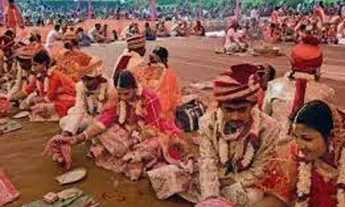 വധുവിന്റെ ബാങ്ക് അക്കൗണ്ടിലേക്ക് 60,000 രൂപ നേരിട്ടെത്തും; നവദമ്പതികള്‍ക്ക് സമ്മാനമായി ലഭിക്കുന്നത് 25,000 രൂപ: വിവാഹ ചിലവിന് 15,000 രൂപയും: സമൂഹ വിവാഹത്തിനുള്ള ആനുകൂല്യങ്ങള്‍ വര്‍ധിപ്പിച്ച് ഉത്തര്‍പ്രദേശ്