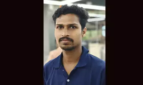 പത്തനംതിട്ടയില്‍ നിയന്ത്രണം വിട്ട മാരുതി ജിമ്‌നി ജീപ്പിടിച്ച് സ്‌കൂട്ടറില്‍ സഞ്ചരിച്ചിരുന്ന യുവാവ് മരിച്ചു; ജീപ്പ് നിന്നത് മരത്തില്‍ ഇടിച്ച്; മരിച്ചത് മൈജി ജീവനക്കാരന്‍ അനീഷ്