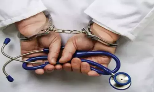 പുറംവേദനയ്ക്ക് ചികിത്സ തേടിയെത്തി; സ്ഥിരം വ്യായാമം ചെയ്താൽ മതിയെന്ന് സർജൻ; അന്വേഷണത്തിൽ എല്ലാം വ്യാജമെന്ന് തെളിഞ്ഞു; യുവാവിന്റെ പരാതിയിൽ അറസ്റ്റ്