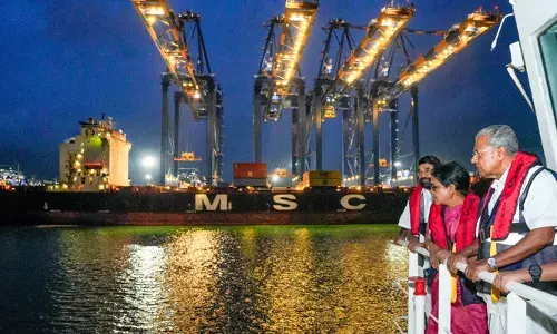 മുഖ്യമന്ത്രി വിഴിഞ്ഞം തുറമുഖം സന്ദര്‍ശിച്ചു; പ്രധാനമന്ത്രി തുറമുഖം രാഷ്ട്രത്തിന് സമര്‍പ്പിക്കുക മെയ് രണ്ടിന്