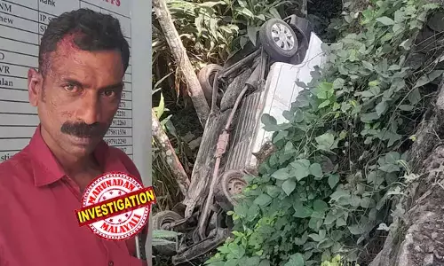 കാര്‍ താഴ്ചയിലേക്ക് മറിയുന്നതിന് തൊട്ടുമുമ്പ് സുരേഷ് വാഹനത്തില്‍നിന്നു ചാടി; കാറില്‍ സ്ത്രീ കുടുങ്ങിക്കിടക്കുന്ന കാര്യം അറിയിച്ചത് നാട്ടുകാര്‍; ഗുരുതര പരിക്കേറ്റ  നവീനയെ ആശുപത്രിയില്‍ എത്തിച്ചത് ഉപ്പുതറ പൊലീസ്; അപകടം മനഃപൂര്‍വ്വം ഉണ്ടാക്കിയതെന്ന സംശയത്തില്‍ അന്വേഷണം