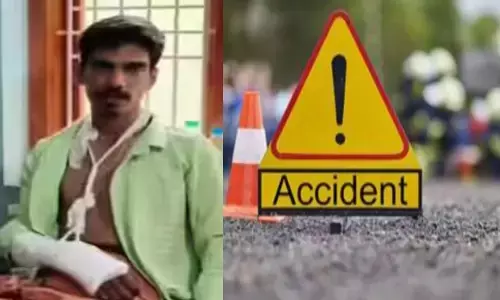 പാർക്ക് ചെയ്ത കാറിനടുത്തേക്ക് നടക്കവേ അപകടം; ആറടിയോളം താഴ്ചയുള്ള ഓടയിൽ വീണ് പരിക്ക്; ഡ്രൈവറുടെ കൈയ്ക്ക് പരിക്ക്; കാലിലെ വിരലുകള്‍ക്ക് പൊട്ടൽ