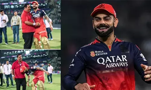 കോഹ്‌ലിയുടെ വളര്‍ച്ചയിലെ പ്രധാനി; ഡല്‍ഹിക്കെതിരെ അര്‍ധ സെഞ്ചുറി; മത്സര ജയത്തിന് ശേഷം ബാല്യകാല പരിശീലകന്റെ കാല്‍തൊട്ട് വണങ്ങി കോഹ്‌ലി