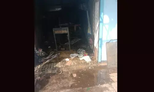 പടക്കക്കടയ്ക്ക് തീപിടിച്ച സംഭവം: ഉടമയ്ക്കെതിരെ പോലീസ് കേസെടുത്തു