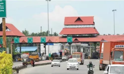 പാലിയേക്കര ടോള്‍ പിരിവ് റദ്ദാക്കിയ ഉത്തരവ് പിന്‍വലിച്ചു