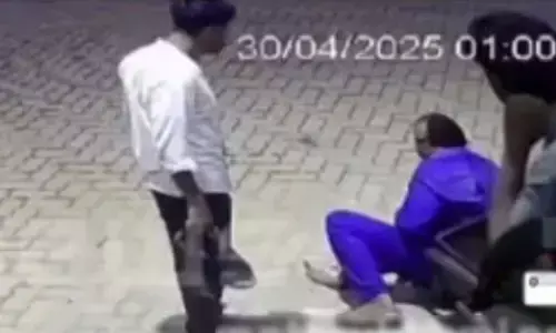 പെട്രോള്‍ അടിച്ചുകഴിഞ്ഞ് കൈയില്‍ പൈസയില്ലെന്ന് പറഞ്ഞു; ചോദ്യംചെയ്തതോടെ യുവാക്കള്‍ പെട്രോള്‍ പമ്പിലെ ജീവനക്കാരെ മര്‍ദിച്ചു; ഗുണ്ടാസംഘത്തെ കേന്ദ്രീകരിച്ച് അന്വേഷണം