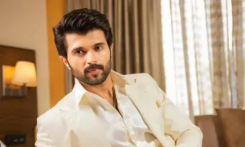 റെട്രോ സിനിമയുടെ പ്രമോഷനിടെ ആദിവാസി സമൂഹത്തെ അപമാനിച്ചു; നടന്‍ വിജയ് ദേവരകൊണ്ടക്കെതിരെ പരാതി