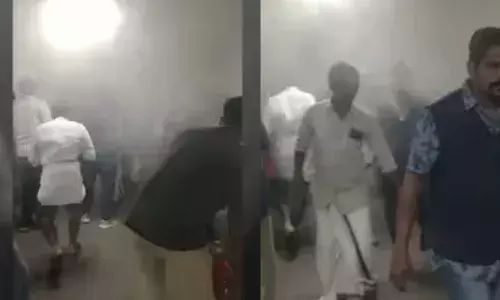 കോഴിക്കോട് മെഡിക്കൽ കോളേജിൽ ആശങ്ക പടർത്തി പുക; അത്യാഹിത വിഭാഗത്തിനടുത്ത് ആശങ്ക; രോഗികളെ ഒഴിപ്പിക്കുന്നു; ഫയർ ഫോഴ്സ് സംഘം സ്ഥലത്തെത്തി; അപകട കാരണം വ്യക്തമല്ല