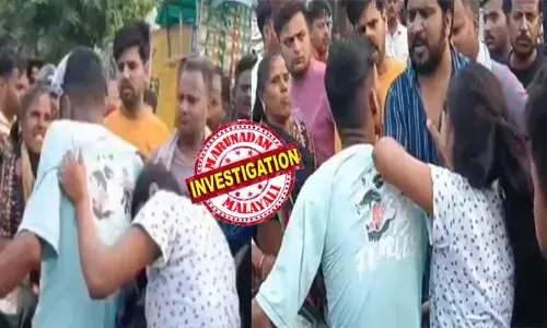 അമ്മേ..ഞങ്ങൾ ഇതാ വരുന്നേ..!; നടുറോഡിലെ മകന്റെ പ്രവൃത്തി നേരിൽകണ്ട് മാതാപിതാക്കൾ; സഹികെട്ട് കരണം നോക്കി ഒരൊറ്റ അടി; അച്ഛൻ വക ചെരിപ്പൂരി അടി; പെൺകുട്ടിക്ക് ഇടി കിട്ടാതെ നോക്കുന്ന കാമുകൻ; പിന്നാലെ കാമുകിയുടെ മുടിക്ക് പിടിച്ചതും സ്വാഭാവം മാറി; ഇവിടെ ഇപ്പൊ..എന്താ ഉണ്ടായേ എന്ന് കാഴ്ചക്കാർ!