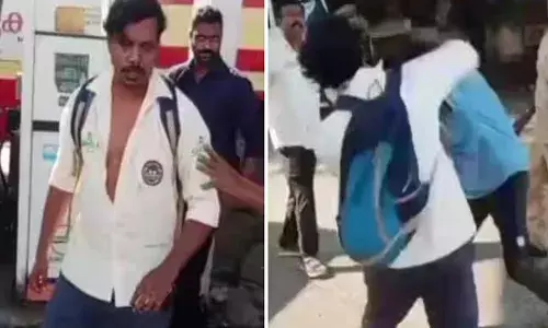 മോനെ..സീൻ ആകും വിട്ടോ; സ്വിഫ്റ്റ് ജീവനക്കാരനും കെഎസ്ആർടിസി ജീവനക്കാരനും തമ്മിൽ മുട്ടൻ ഇടി; പരസ്പ്പരം നോക്കി നിന്ന് ആളുകൾ; ഓടിയെത്തി സൂപ്പർവൈസർ; കാരണം റൂട്ടിലെ പിശക്!