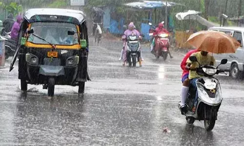 സംസ്ഥാനത്ത് അടുത്ത രണ്ട് ദിവസത്തേക്ക് മഴ തുടരും; അഞ്ച് ജില്ലകളില്‍ യെല്ലോ അലേര്‍ട്ട്; ശക്തമായ കാറ്റിനും ഇടിമിന്നിലിനും സാധ്യത; ജാഗ്രതാ നിര്‍ദ്ദേശം