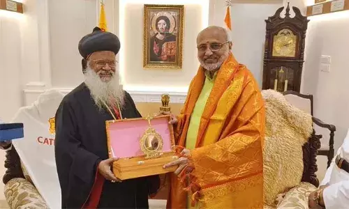 മഹാരാഷ്ട്ര ഗവര്‍ണര്‍ മലങ്കര സഭ ആസ്ഥാനം സന്ദര്‍ശിച്ചു; കാതോലിക്കാ ബാവായുമായി കൂടിക്കാഴ്ച നടത്തി; ക്രൈസ്തവ   സഭകള്‍ക്ക് രാജ്യവികസനത്തില്‍ വലിയ പങ്കുവഹിക്കാന്‍ കഴിയും; ലഹരി വിപത്തിനെതിരായ സഭയുടെ പ്രവര്‍ത്തനങ്ങള്‍ മാതൃകാപരമെന്നും സി പി രാധാകൃഷ്ണന്‍