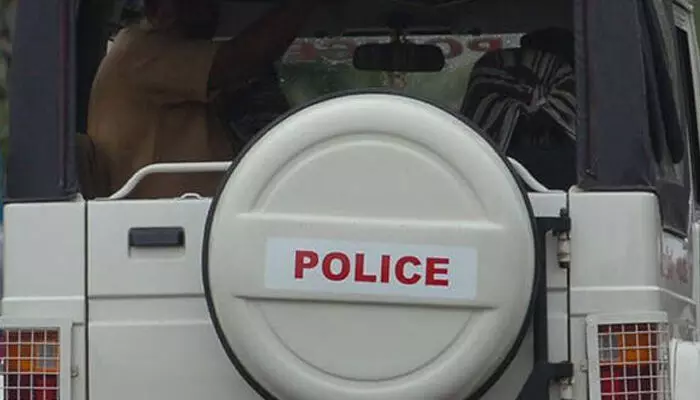 പ്രതിരോധ കുത്തിവയ്പ്പെടുത്തിട്ടും പേവിഷബാധയേറ്റ് 13 വയസ്സുകാരി മരിച്ച സംഭവം; നായയുടെ ഉടമയുടെ പേരില് നടപടി ആവശ്യപ്പെട്ട് പരാതി നല്കി കുടുംബം പ്രതിരോധ കുത്തിവയ്പ്പെടുത്തിട്ടും പേവിഷബാധയേറ്റ് 13 വയസ്സുകാരി മരിച്ച സംഭവം; നായയുടെ ഉടമയുടെ പേരില് നടപടി ആവശ്യപ്പെട്ട് പരാതി നല്കി കുടുംബം