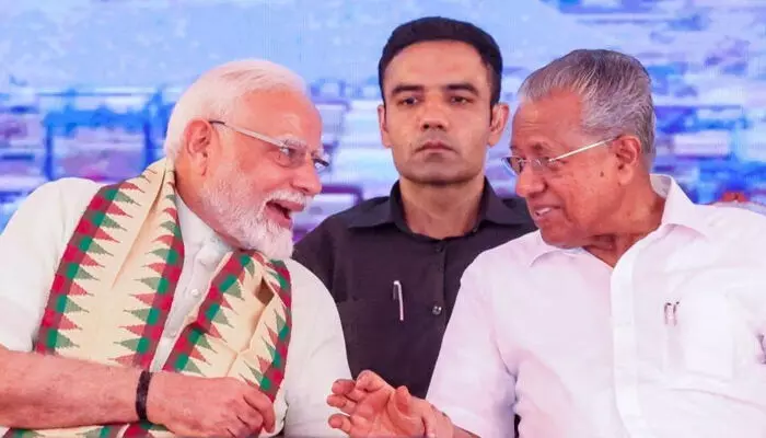 വിഴിഞ്ഞത്ത് നിന്ന് മടങ്ങവേ താന് പ്രധാനമന്ത്രിയോട് ഒരു കാര്യം പറഞ്ഞു; അദ്ദേഹം മറുപടി ചിരിയില് ഒതുക്കി; എന്തുകൊണ്ട് ചിരിയിലൊതുക്കിയെന്ന് എല്ലാവര്ക്കുമറിയാമെന്ന് മുഖ്യമന്ത്രി വിഴിഞ്ഞത്ത് നിന്ന് മടങ്ങവേ താന് പ്രധാനമന്ത്രിയോട് ഒരു കാര്യം പറഞ്ഞു; അദ്ദേഹം മറുപടി ചിരിയില് ഒതുക്കി; എന്തുകൊണ്ട് ചിരിയിലൊതുക്കിയെന്ന് എല്ലാവര്ക്കുമറിയാമെന്ന് മുഖ്യമന്ത്രി