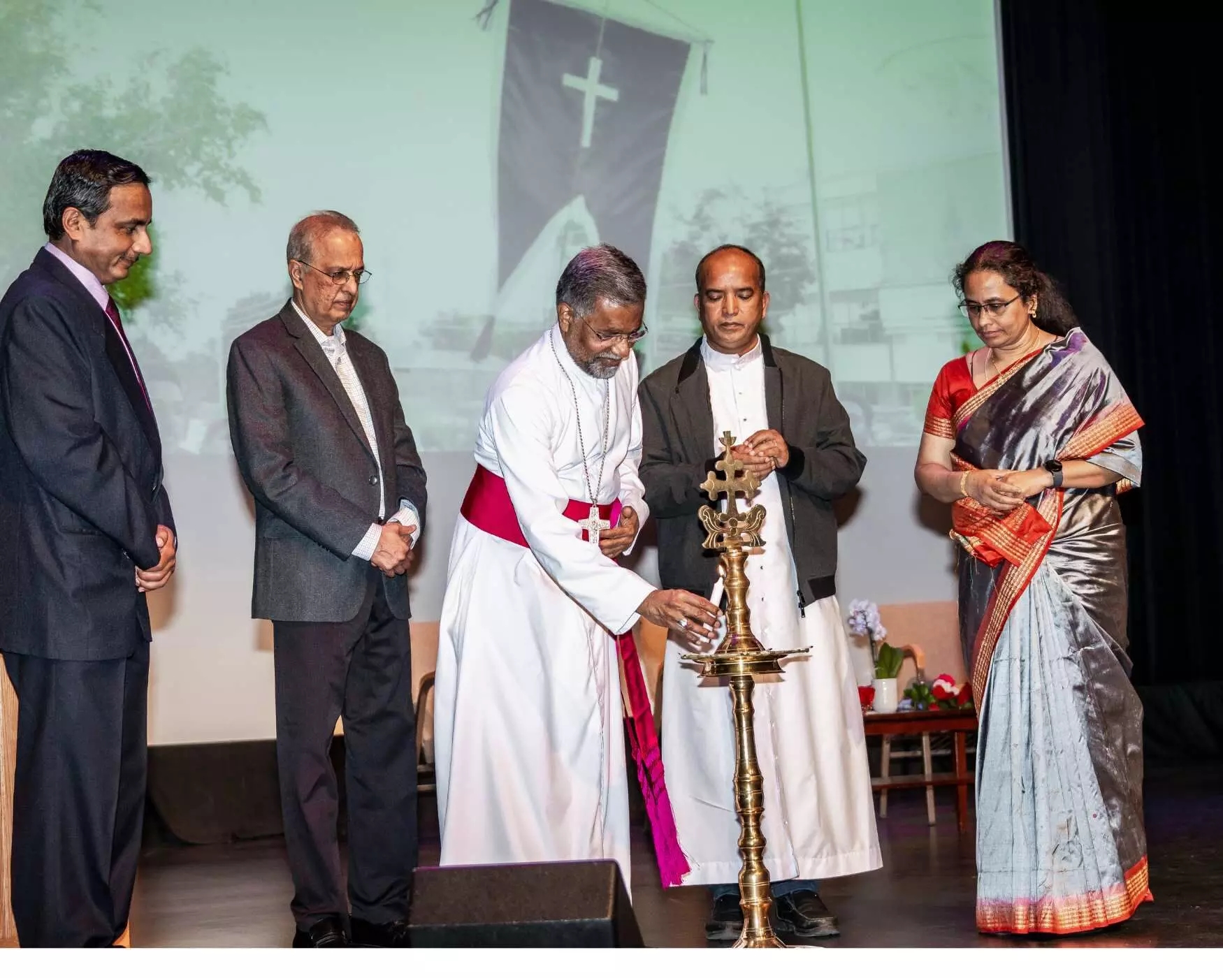 ബെല്വില് സെന്റ് . കുര്യാക്കോസ് ഏലിയാസ് ചാവറ സീറോ മലബാര് ദേവാലയം, ബെല്വില് മിഷനില് നിന്നു ഇടവകയിലേക്ക് ഉയര്ത്തി ബെല്വില് സെന്റ് . കുര്യാക്കോസ് ഏലിയാസ് ചാവറ സീറോ മലബാര് ദേവാലയം, ബെല്വില് മിഷനില് നിന്നു ഇടവകയിലേക്ക് ഉയര്ത്തി