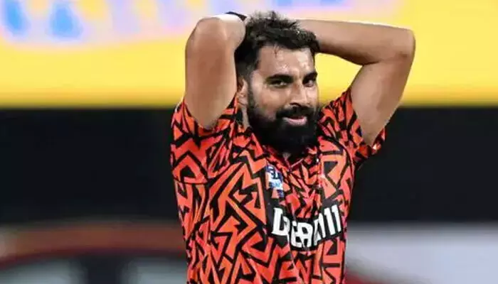 ഒരു കോടി രൂപ നല്കണം, ഇല്ലെങ്കില് കൊലപ്പെടുത്തും; ഐപിഎല്ലിനിടെ ഇന്ത്യന് ക്രിക്കറ്റ് താരം മുഹമ്മദ് ഷമിക്ക് വധഭീഷണി ഒരു കോടി രൂപ നല്കണം, ഇല്ലെങ്കില് കൊലപ്പെടുത്തും; ഐപിഎല്ലിനിടെ ഇന്ത്യന് ക്രിക്കറ്റ് താരം മുഹമ്മദ് ഷമിക്ക് വധഭീഷണി