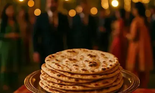 പാത്രത്തില്‍ ഉള്ളത് ഒരു റൊട്ടി മാത്രം; ആര്‍ക്കാണ് ആദ്യം തന്തൂരി റൊട്ടി എന്ന് പന്തയം; ഭക്ഷണത്തിന്റെ പേരില്‍ വിവാഹവീട്ടില്‍ പൊരിഞ്ഞ തല്ല്; രണ്ട് യുവാക്കള്‍ മരിച്ചു