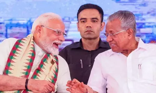 വിഴിഞ്ഞത്ത് നിന്ന് മടങ്ങവേ താന്‍ പ്രധാനമന്ത്രിയോട് ഒരു കാര്യം പറഞ്ഞു; അദ്ദേഹം മറുപടി ചിരിയില്‍ ഒതുക്കി; എന്തുകൊണ്ട് ചിരിയിലൊതുക്കിയെന്ന് എല്ലാവര്‍ക്കുമറിയാമെന്ന് മുഖ്യമന്ത്രി