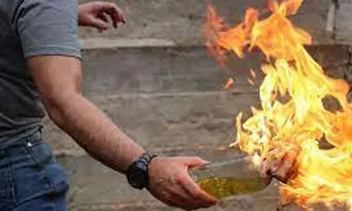 പൊന്നാനിയില്‍ പുതിയ ബിവറേജ് ഔട്ട്‌ലെറ്റിന് നേരെ പെട്രോള്‍ ബോംബ് ആക്രമണം; പ്രായപൂര്‍ത്തിയാവാത്ത മൂന്ന് പേര്‍ പിടിയില്‍