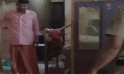 വളർത്തുനായയുടെ നിർത്താതെയുള്ള കുര; എക്സൈസിന് ഉദിച്ച സംശയം; പട്ടിക്കൂട് തുറന്നപ്പോൾ ഞട്ടൽ; പ്രതിയെ കൈയ്യോടെ പിടികൂടി