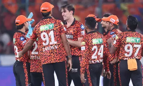 മൂന്ന് വിക്കറ്റുമായി പാറ്റ് കമ്മിന്‍സ്; കൂട്ടത്തകര്‍ച്ചയില്‍ രക്ഷകരായി അഷുതോഷ് - സ്റ്റബ്സ് സഖ്യം;  133 റണ്‍സില്‍ ഡല്‍ഹിയെ എറിഞ്ഞൊതുക്കി ഹൈദരാബാദ്