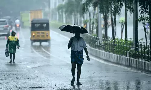 സംസ്ഥാനത്ത് ഒന്‍പത് വരെ മഴയ്ക്ക് സാധ്യത; ഒറ്റപ്പെട്ട പ്രദേശങ്ങളില്‍ മിന്നലോടു കൂടിയ മഴയ്ക്കും മണിക്കൂറില്‍ 40 മുതല്‍ 50 കിലോമീറ്റര്‍ വരെ വേഗത്തില്‍ കാറ്റും വീശിയേക്കും: നാളെ മൂന്ന് ജില്ലകളില്‍ യെല്ലോ അലേര്‍ട്ട്