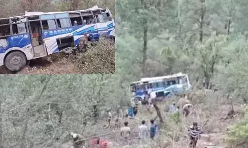 ജമ്മു-കശ്മീരിലെ പൂഞ്ചില്‍ ബസ് താഴ്ചയിലേക്ക് മറിഞ്ഞ് രണ്ട് മരണം; 25 പേര്‍ക്ക് പരിക്ക്