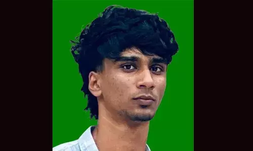 സോളാര്‍ പാനല്‍ തലയില്‍ വീണ് ചികിത്സയിലായിരുന്ന ബൈക്ക് യാത്രികന്‍ മരിച്ചു