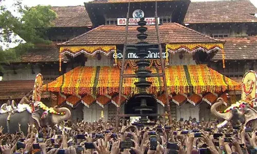 അടുത്ത പൂരത്തിന് കാണാം; ഉപചാരം ചൊല്ലിപ്പിരിഞ്ഞ് ഭഗവതിമാര്‍; തൃശ്ശൂര്‍ പൂരം കൊടിയിറങ്ങി; അടുത്ത പൂരം ഏപ്രില്‍ 26ന്