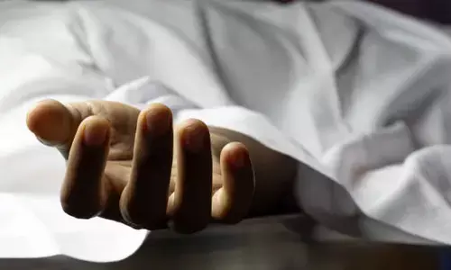 വഴിയോരത്ത് കിടന്നുറങ്ങവേ അപകടം; വയോധികന് മേൽ ബസ് കയറിയിറങ്ങി ദാരുണാന്ത്യം; മൃതദേഹം ആശുപത്രിയിലേക്ക് മാറ്റി; സംഭവം പാലക്കാട്