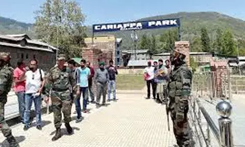 ആകാശമാകെ പച്ചയും ഓറഞ്ചും നിറങ്ങളിലുള്ള വെളിച്ചം; 38 വര്‍ഷത്തിനിടെ ഇങ്ങനെയൊരു കാഴ്ച ഇതാദ്യം: നടുക്കം മാറാതെ ബാരാമുല്ലയില ജനങ്ങള്‍