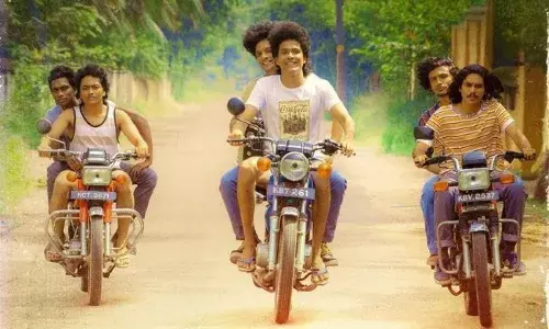 ഡേയ് നമ്മൾ മത്സരിക്കാൻ വന്നത് അല്ല, ഞെരിക്കാൻ വന്നത് അളിയാ..; ശ്രദ്ധനേടി ലിജോ ജോസ് പല്ലിശേരി-ലിസ്റ്റിൻ സ്റ്റീഫൻ ചിത്രത്തിന്റെ ട്രെയ്‌ലർ; മൂൺവാക്ക് യൂട്യൂബ് ട്രെൻഡിംഗ് ലിസ്റ്റിൽ