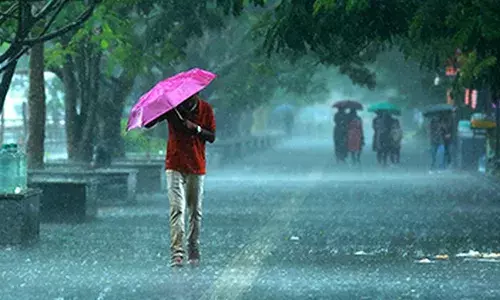 കേരളത്തിലടക്കം മലയോര മേഖലകളില്‍ വീണ്ടും ഇടിമിന്നലോടുകൂടിയ വേനല്‍ മഴയ്ക്ക് സാധ്യത; കാലവര്‍ഷം മെയ് 27ന്; സംസ്ഥാനത്ത് കള്ളക്കടല്‍ പ്രതിഭാസത്തിന് സാധ്യത; മത്സ്യത്തൊഴിലാളികളും തീരദേശവാസികളും അതീവ ജാഗ്രത പാലിക്കാന്‍ നിര്‍ദ്ദേശം