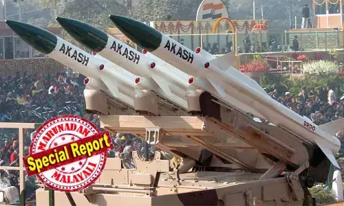 തദ്ദേശീയമായി വികസിപ്പിച്ച ഹ്രസ്വദൂര മിസൈല്‍ സംവിധാനം; 20 കിലോമീറ്റര്‍ ഉയരപരിധി വരെയുള്ള ലക്ഷ്യത്തെ പ്രതിരോധിക്കും; ഓരോ മിസൈലിനും 20 അടി നീളവും 710 കിലോഗ്രാം ഭാരവും; 60 കിലോഗ്രാം വരെയുള്ള ആയുധം വഹിക്കാനാകും; പാക്കിസ്ഥാന്‍ മിസൈലുകളെ തവിടുപൊടിയാക്കാന്‍ വല്ല്യേട്ടനായ എസ് 400 ഒപ്പം കട്ടയ്ക്ക് നിന്നു; ഇന്ത്യയുടെ സ്വന്തം ആകാശ് മിസൈലിന്റെ കഥ